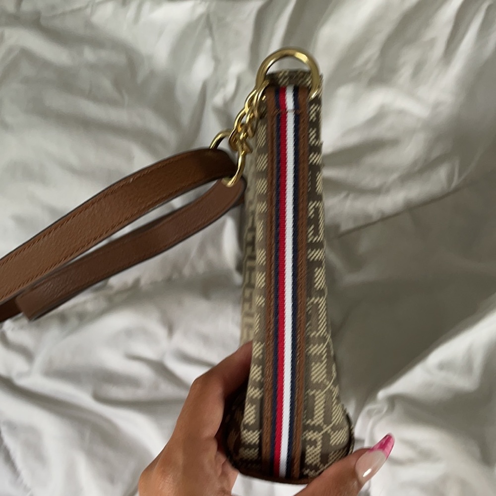 Tommy Hilfiger Crossbody Bag - Picture 3 of 4